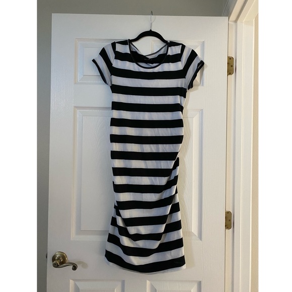 Short Sleeve Black & White Maternity Dress - Picture 1 of 1